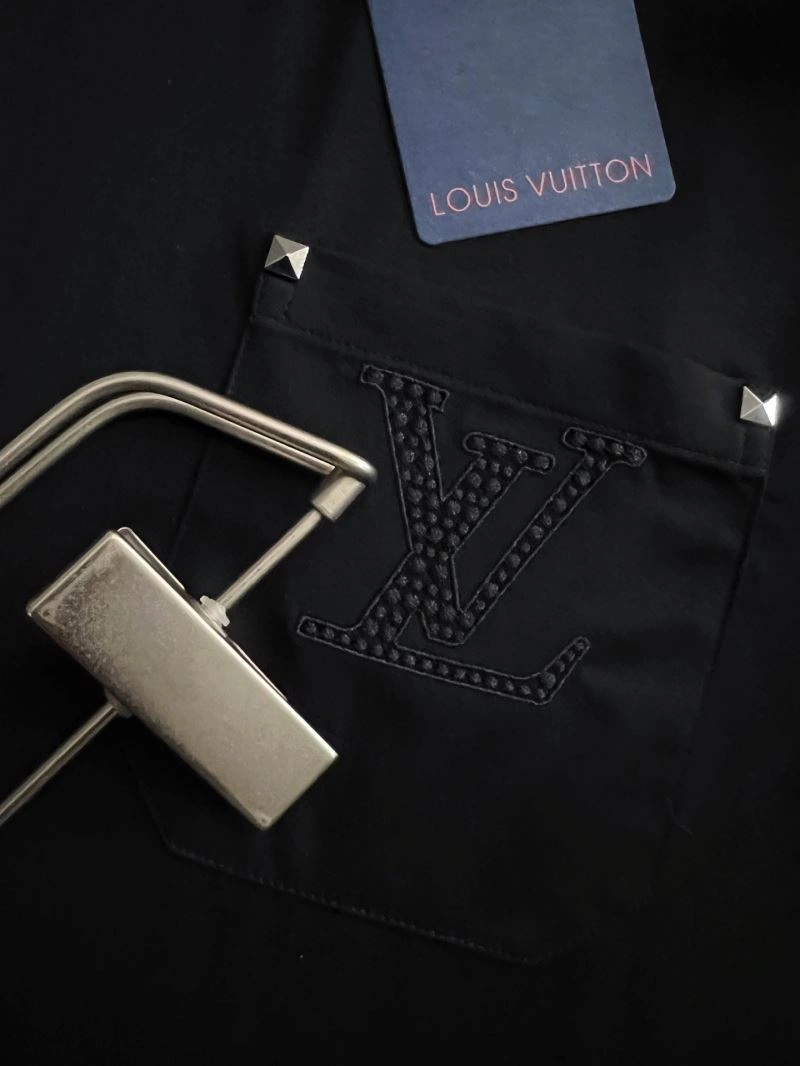 Louis Vuitton T-Shirts WrinkleFree 132468