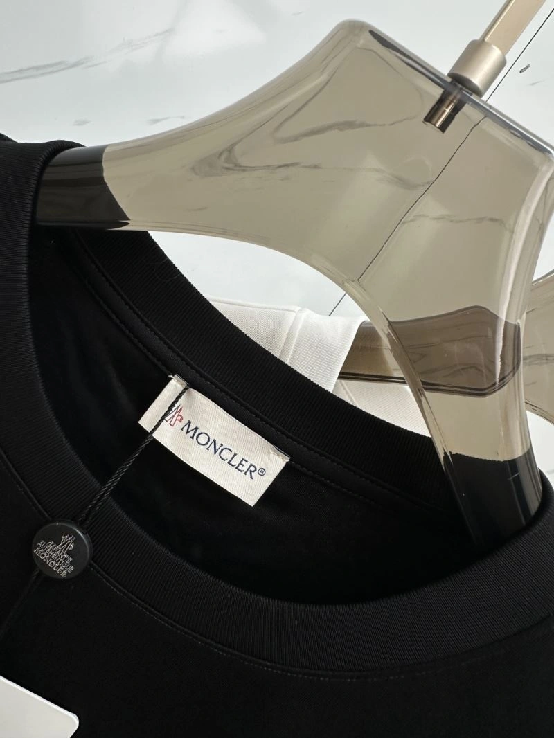 Bold Louis Vuitton T-Shirts 132441