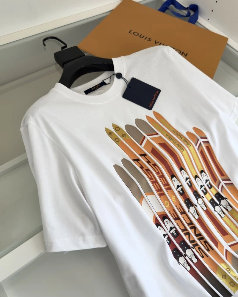 Louis Vuitton T-Shirts Casual 132438