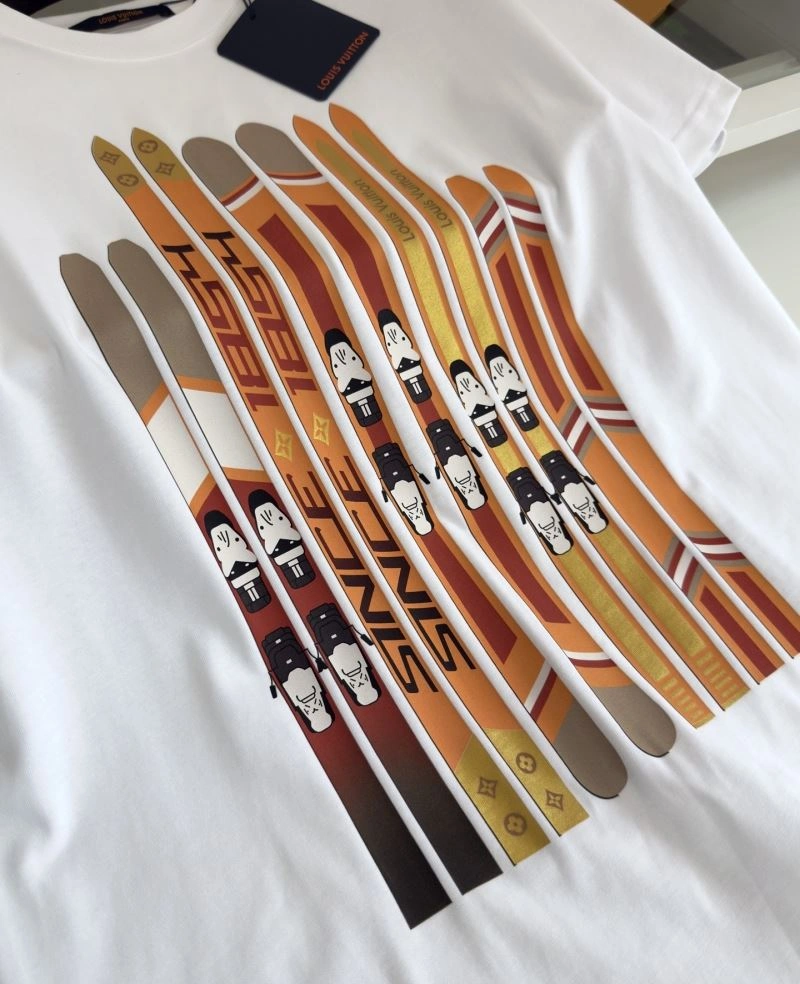 Louis Vuitton T-Shirts Casual 132438