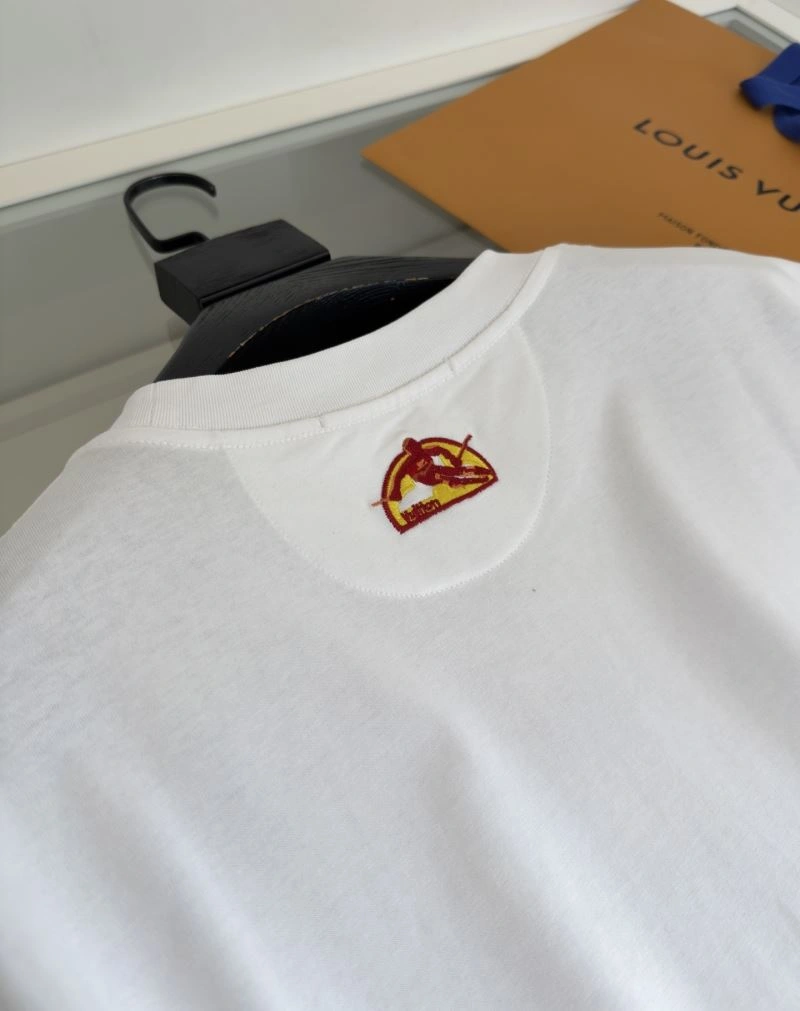 Louis Vuitton T-Shirts Casual 132438