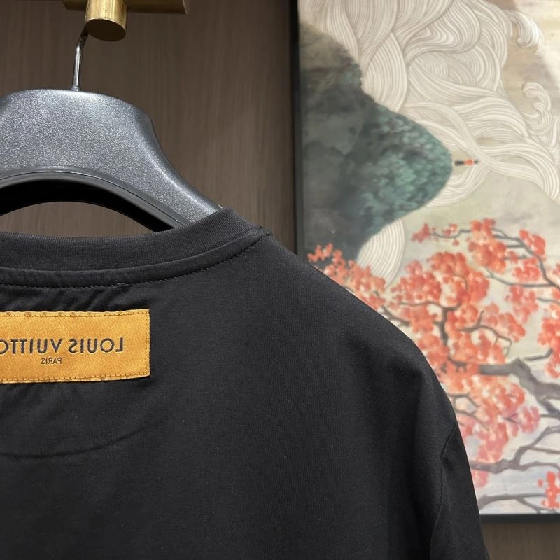 Louis Vuitton T-Shirts MoistureWicking 132415