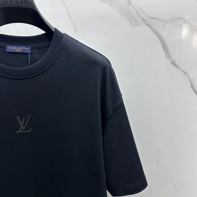 Snug Louis Vuitton T-Shirts 132430