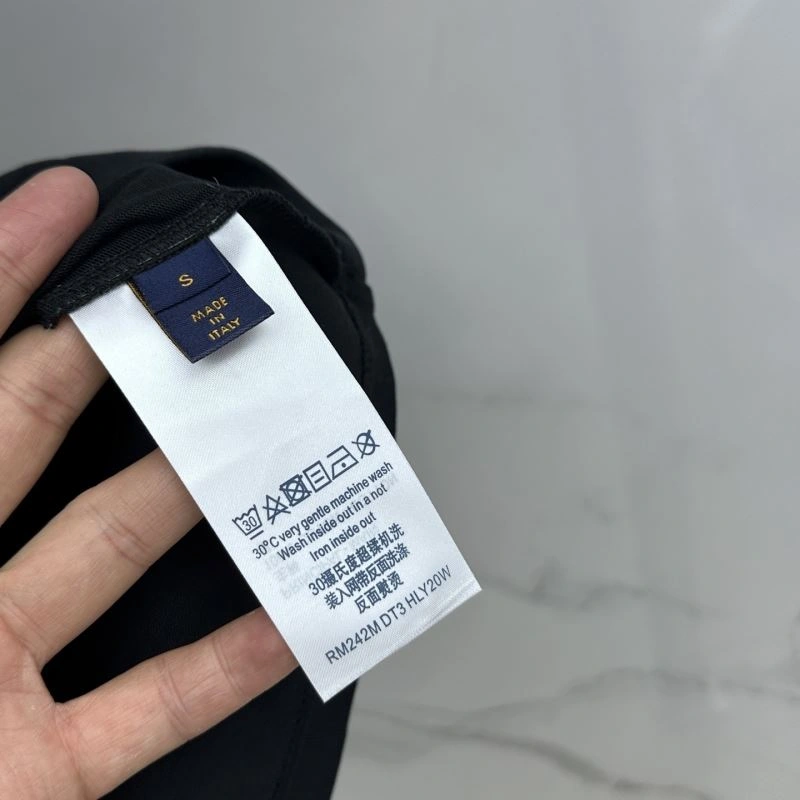 Louis Vuitton T-Shirts Vibrant 132425