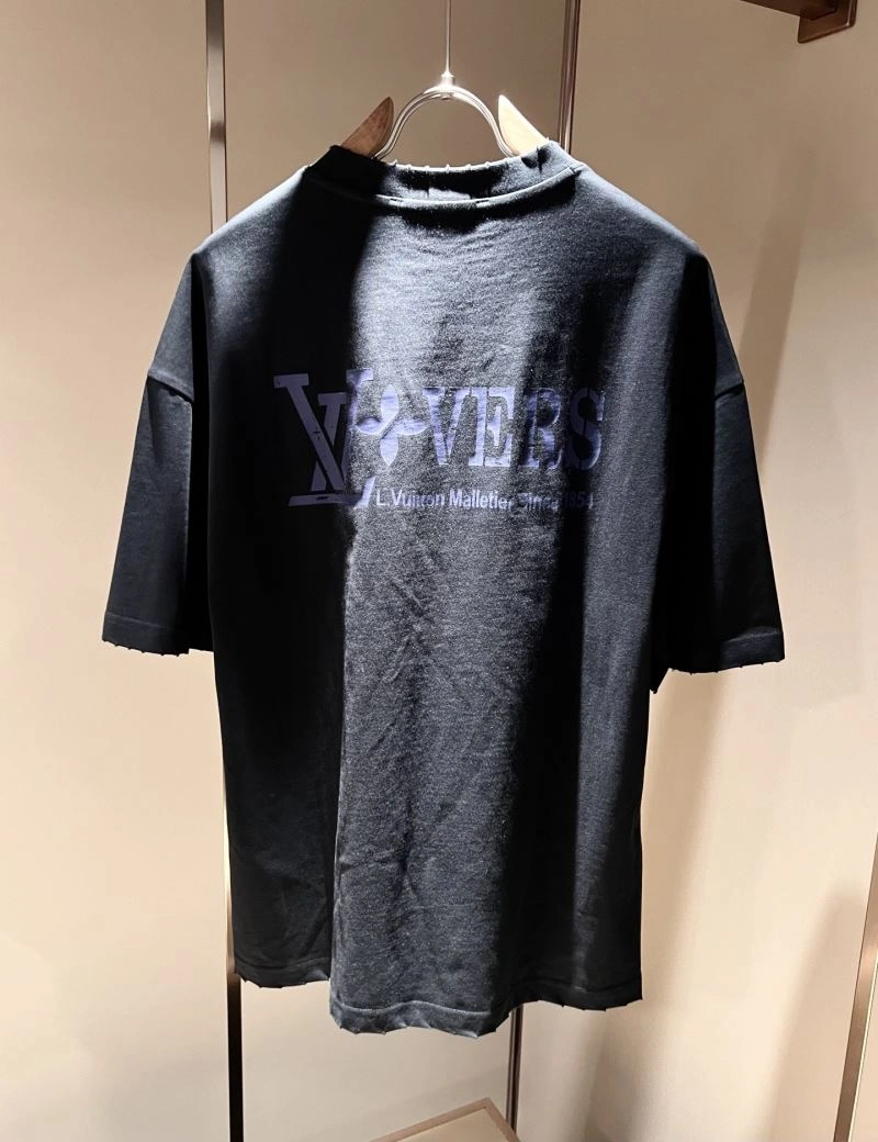 Trendsetting Louis Vuitton T-Shirts 132414