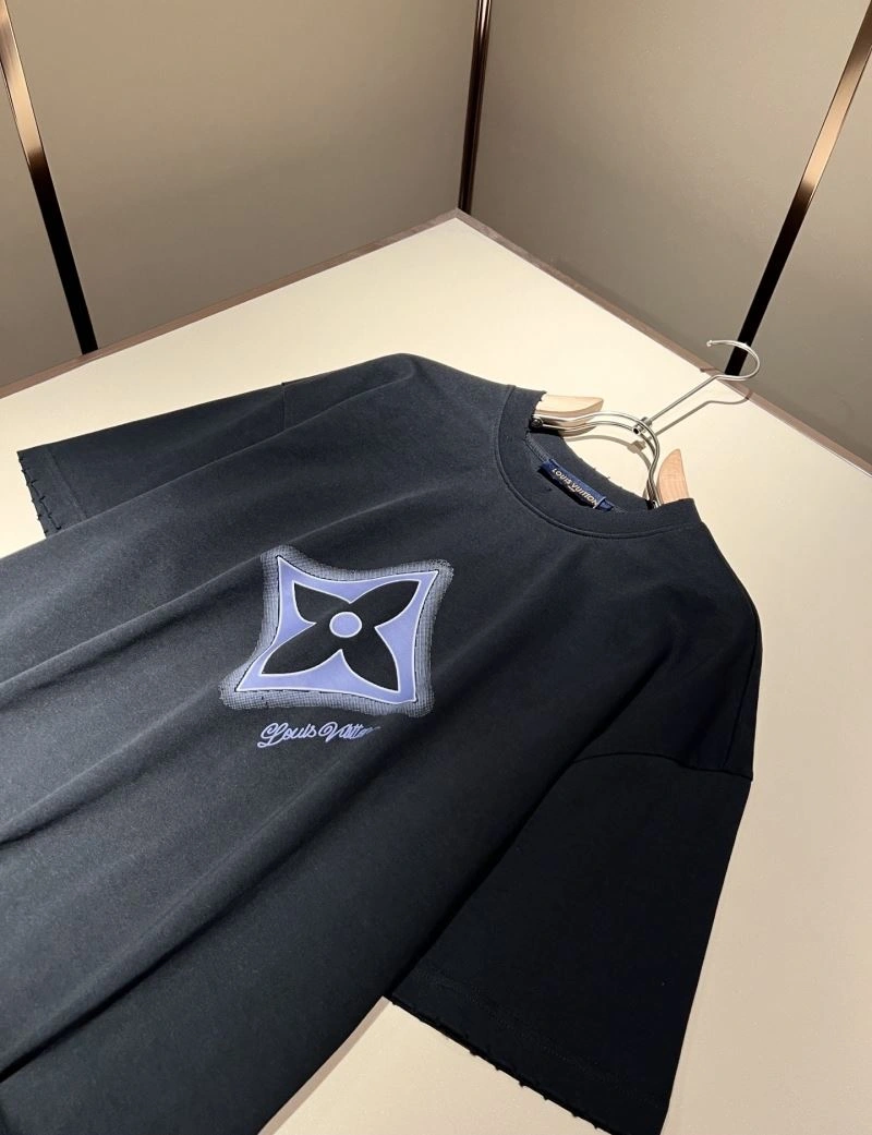 Trendsetting Louis Vuitton T-Shirts 132414