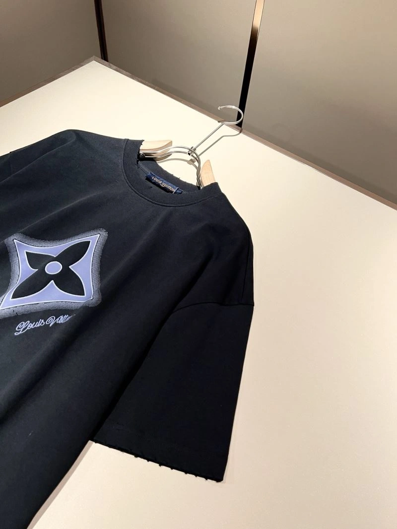 Trendsetting Louis Vuitton T-Shirts 132414