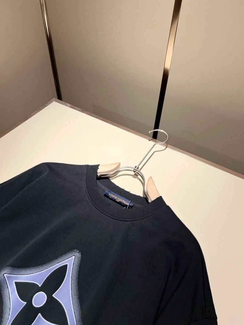 Trendsetting Louis Vuitton T-Shirts 132414