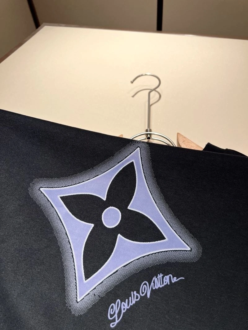 Trendsetting Louis Vuitton T-Shirts 132414