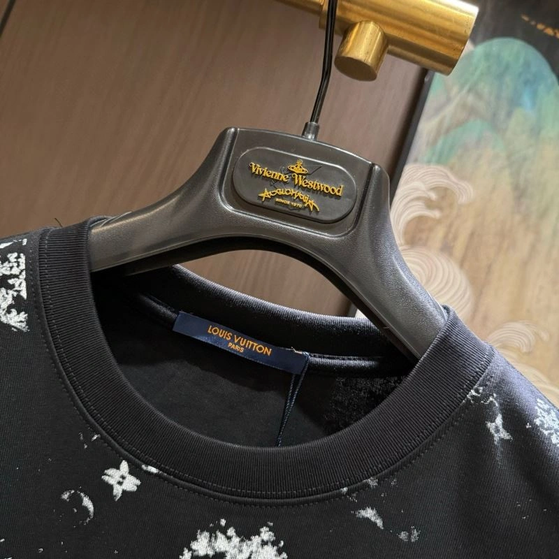 UrbanChic Louis Vuitton T-Shirts 132428