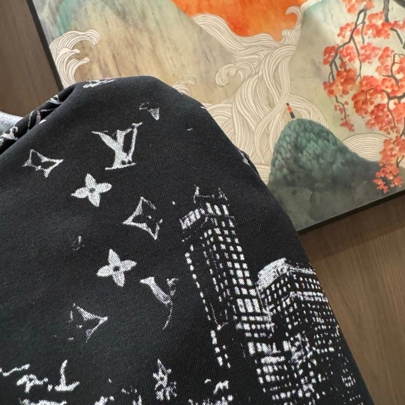 UrbanChic Louis Vuitton T-Shirts 132428