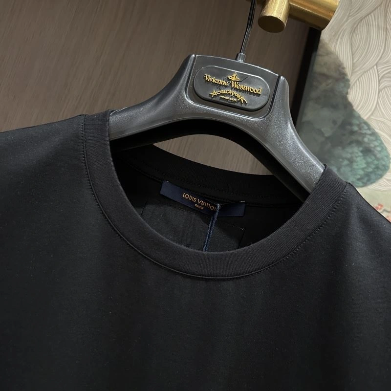Elegant Louis Vuitton T-Shirts 132421