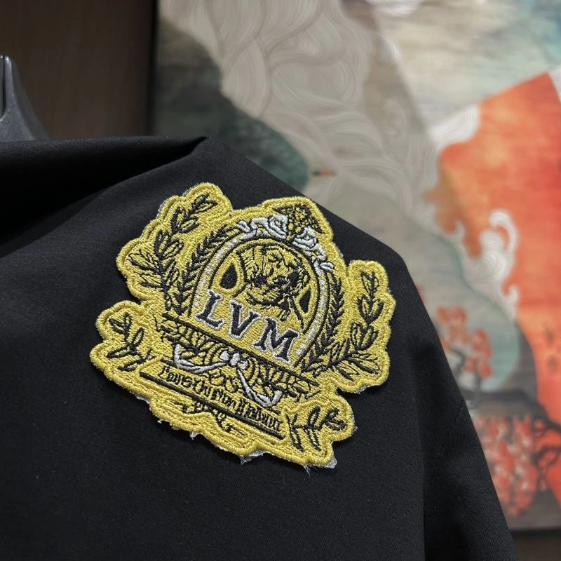 Elegant Louis Vuitton T-Shirts 132421