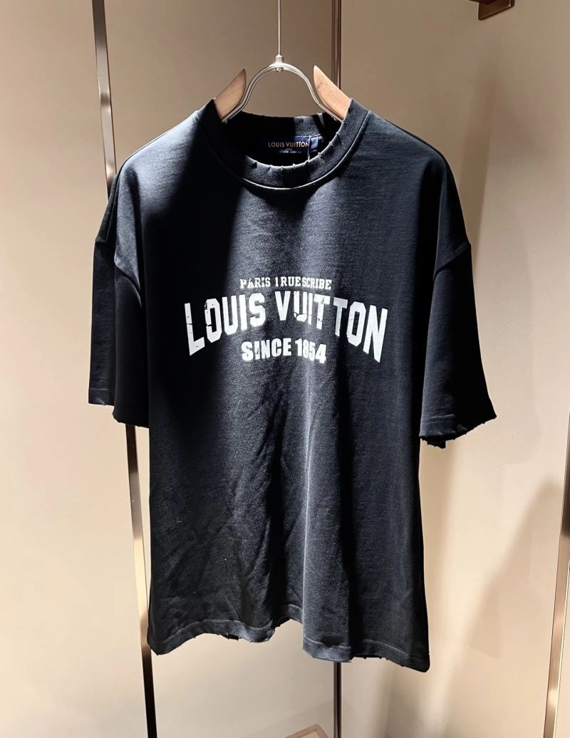 Effortless Louis Vuitton T-Shirts 132378