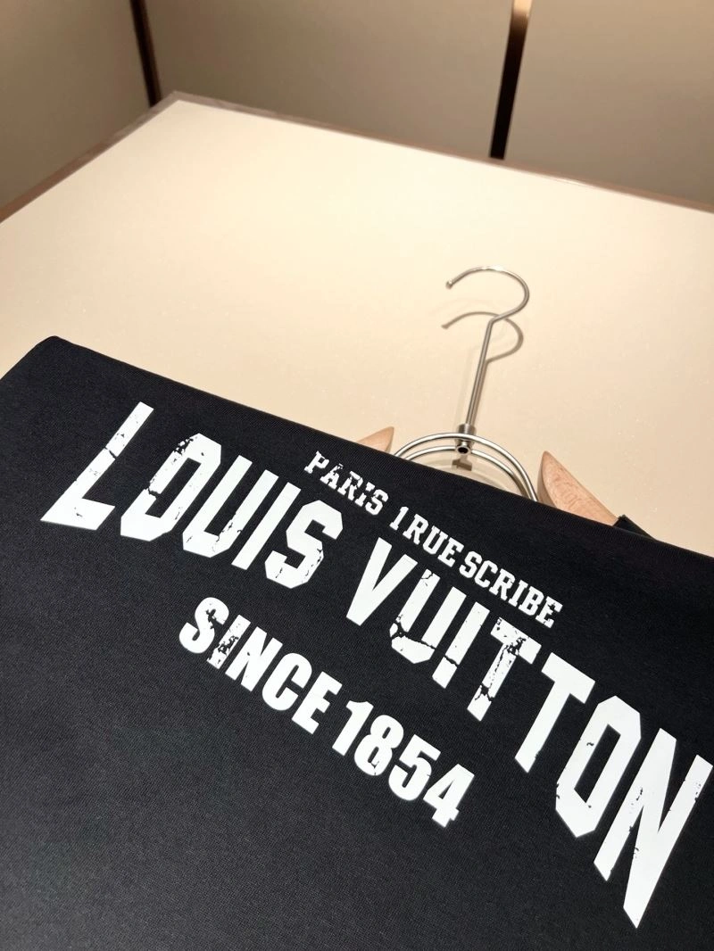 Effortless Louis Vuitton T-Shirts 132378