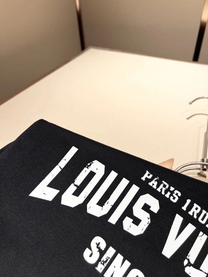 Effortless Louis Vuitton T-Shirts 132378
