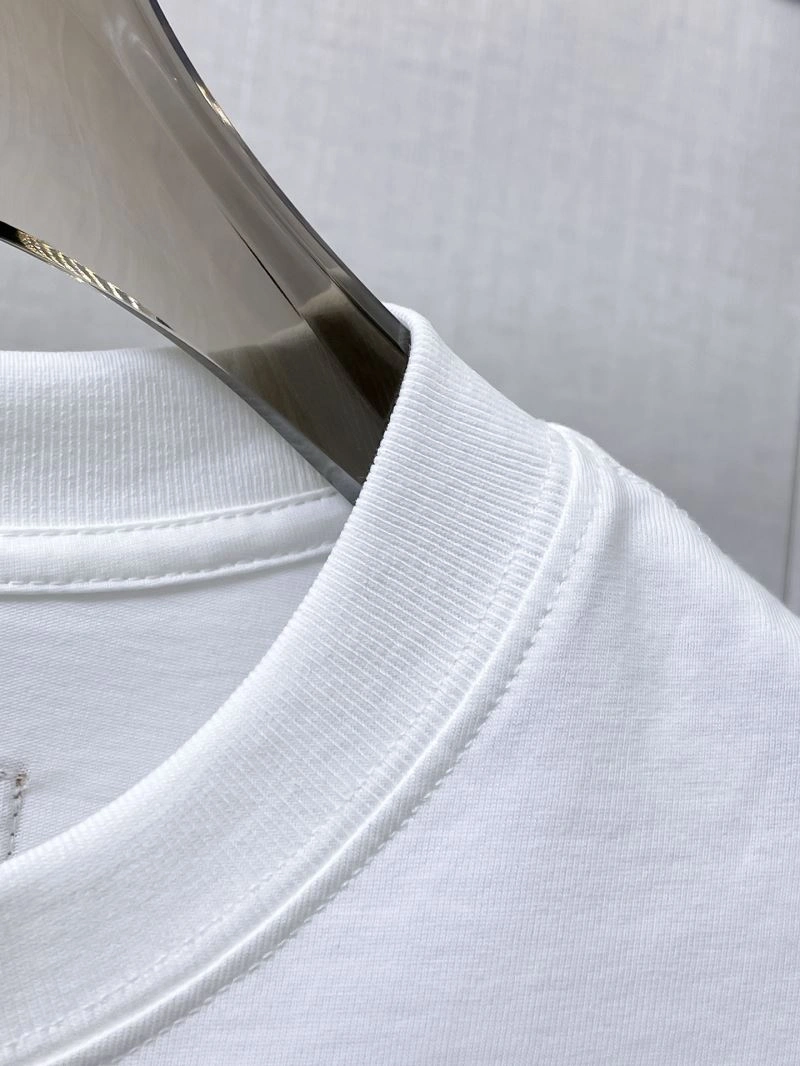 Stylish Louis Vuitton T-Shirts 132392