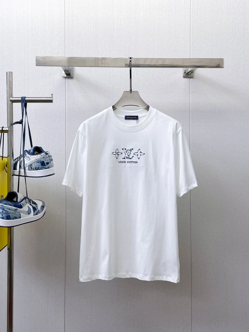 Functional Louis Vuitton T-Shirts 132381