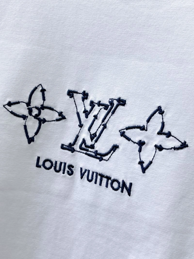 Functional Louis Vuitton T-Shirts 132381