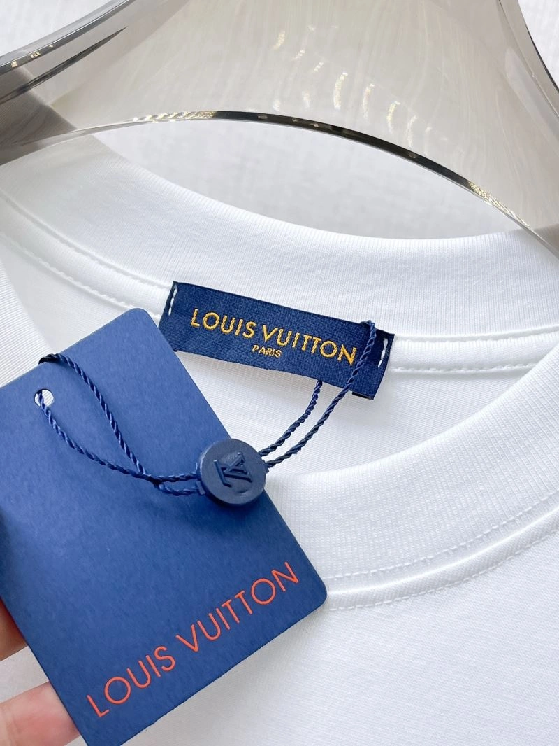 Functional Louis Vuitton T-Shirts 132381