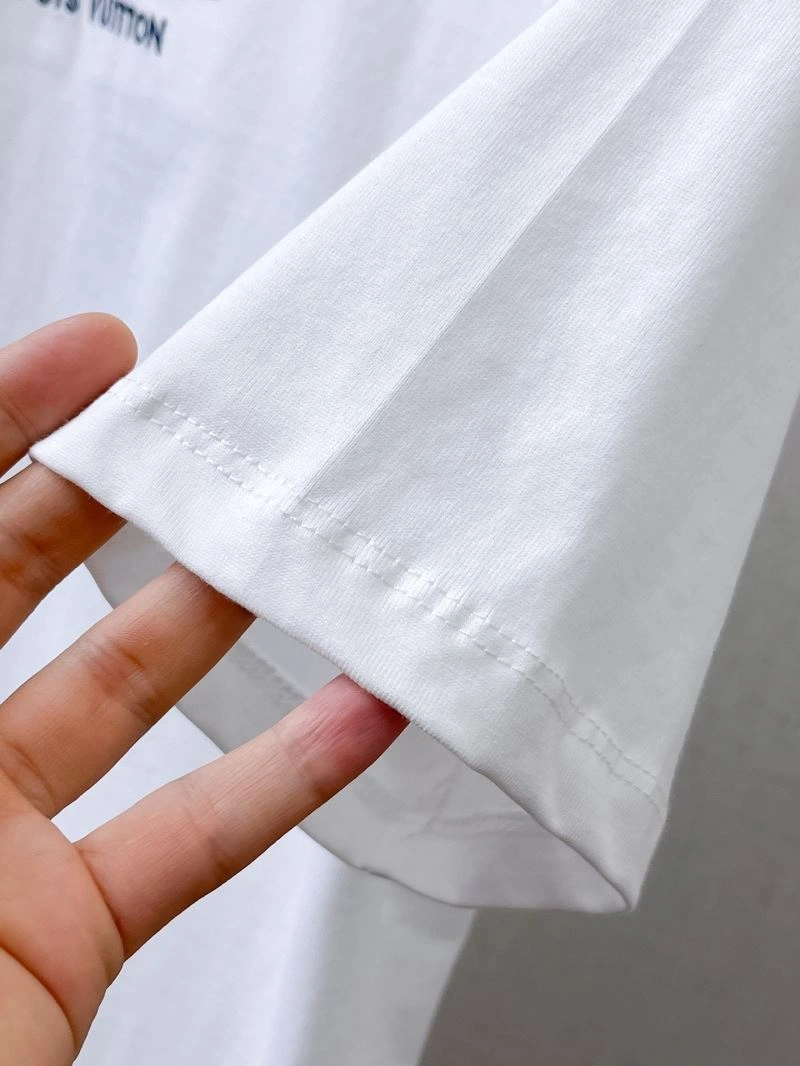 Functional Louis Vuitton T-Shirts 132381