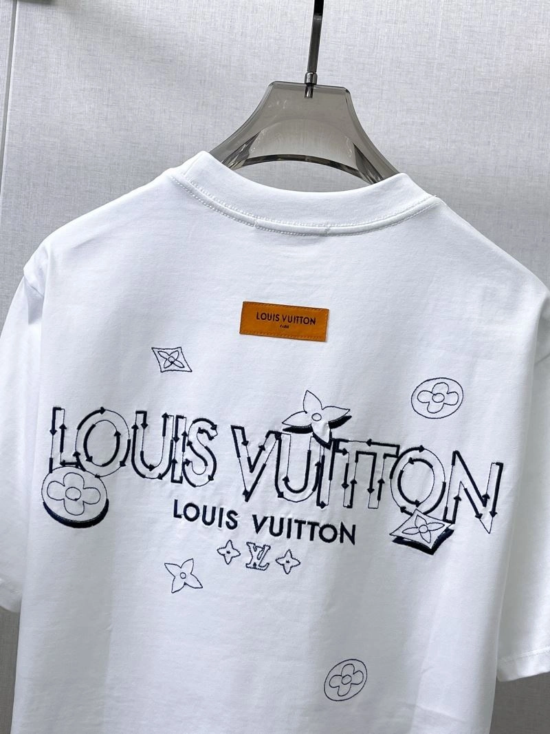 Functional Louis Vuitton T-Shirts 132381