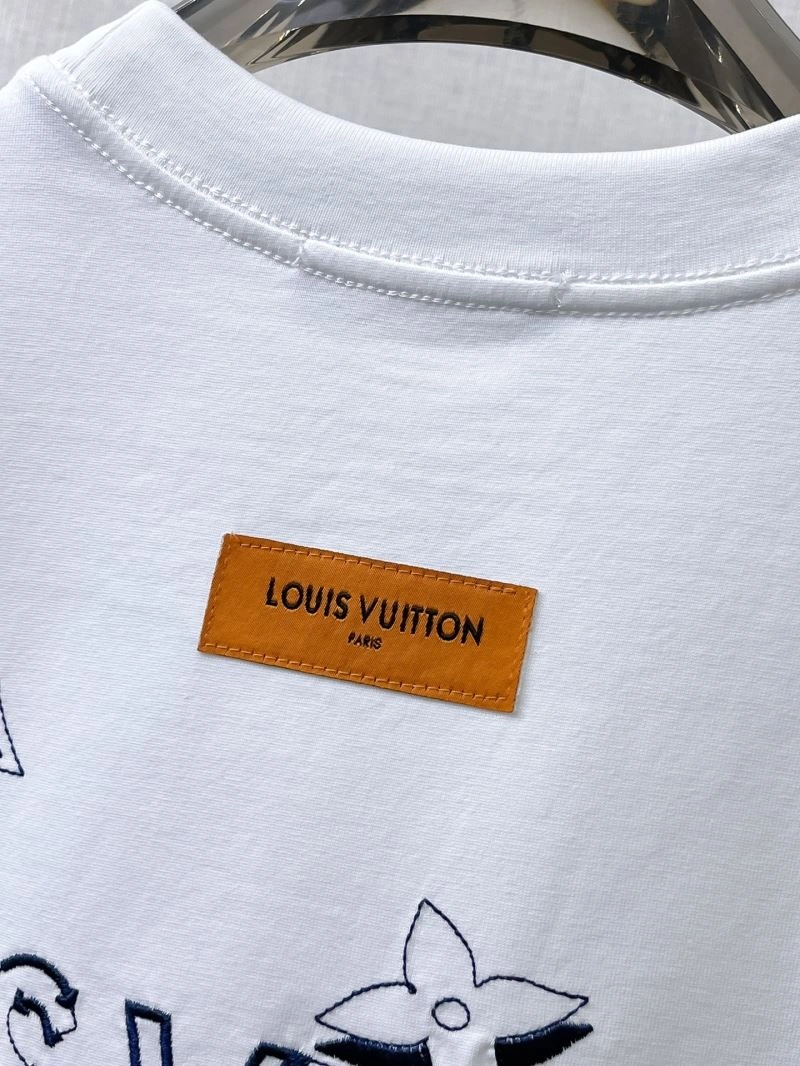 Functional Louis Vuitton T-Shirts 132381