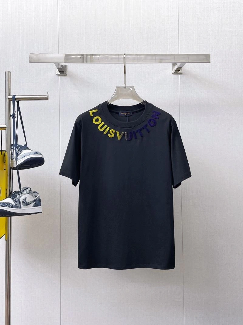 Premium Louis Vuitton T-Shirts 132370