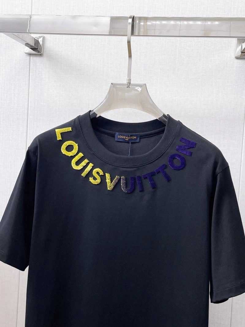 Premium Louis Vuitton T-Shirts 132370