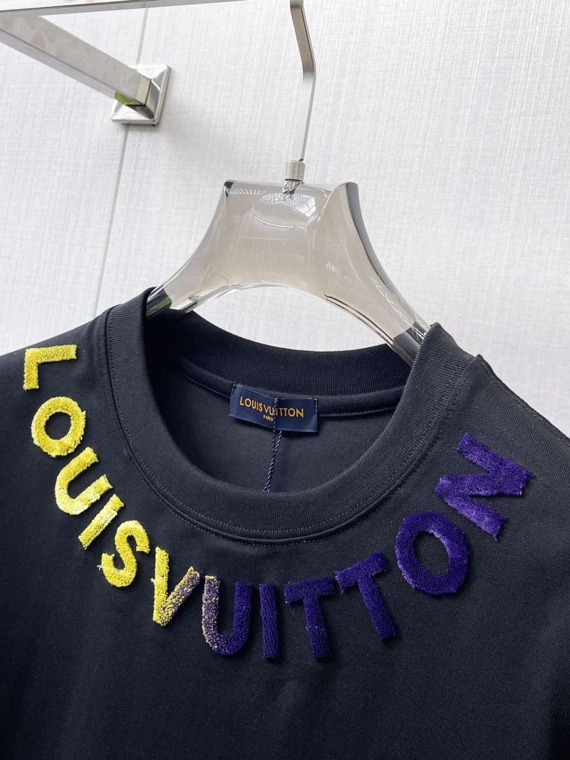 Premium Louis Vuitton T-Shirts 132370
