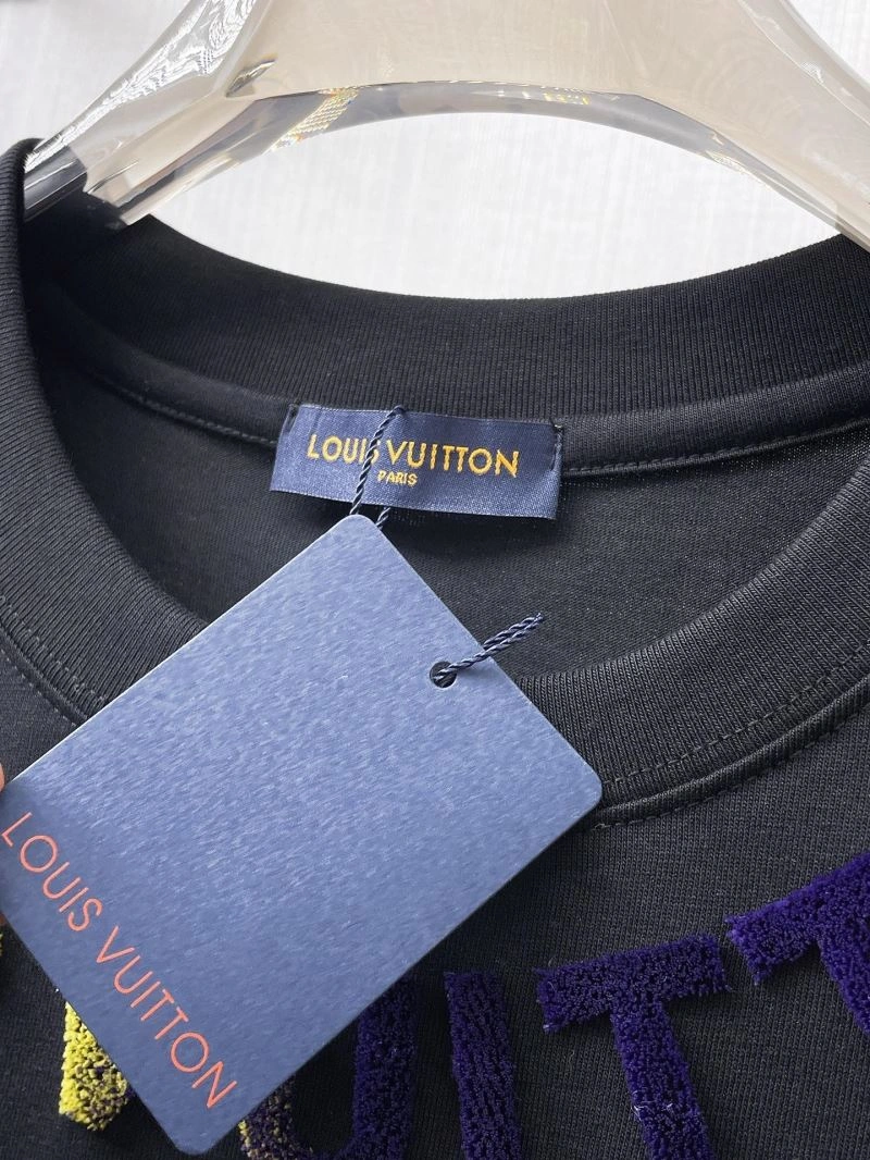 Premium Louis Vuitton T-Shirts 132370