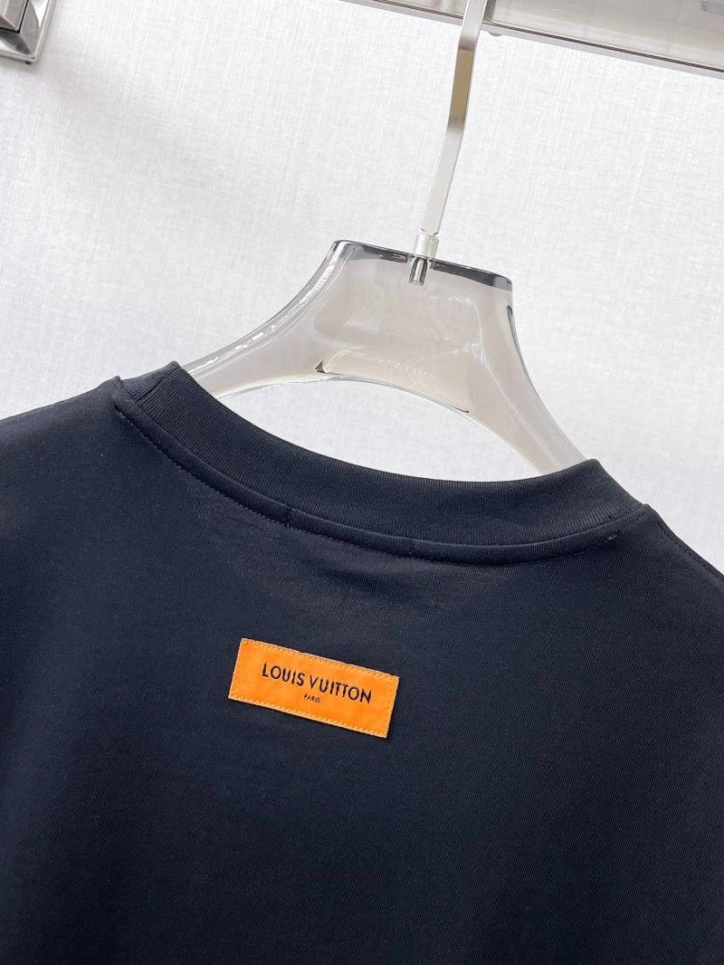 Premium Louis Vuitton T-Shirts 132370