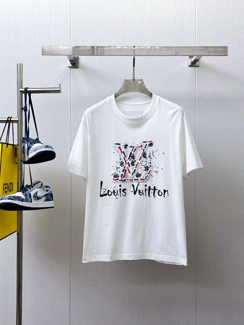 Flexible Louis Vuitton T-Shirts 132361
