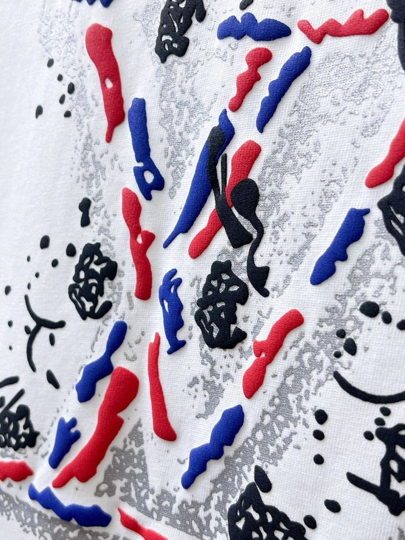 Flexible Louis Vuitton T-Shirts 132361