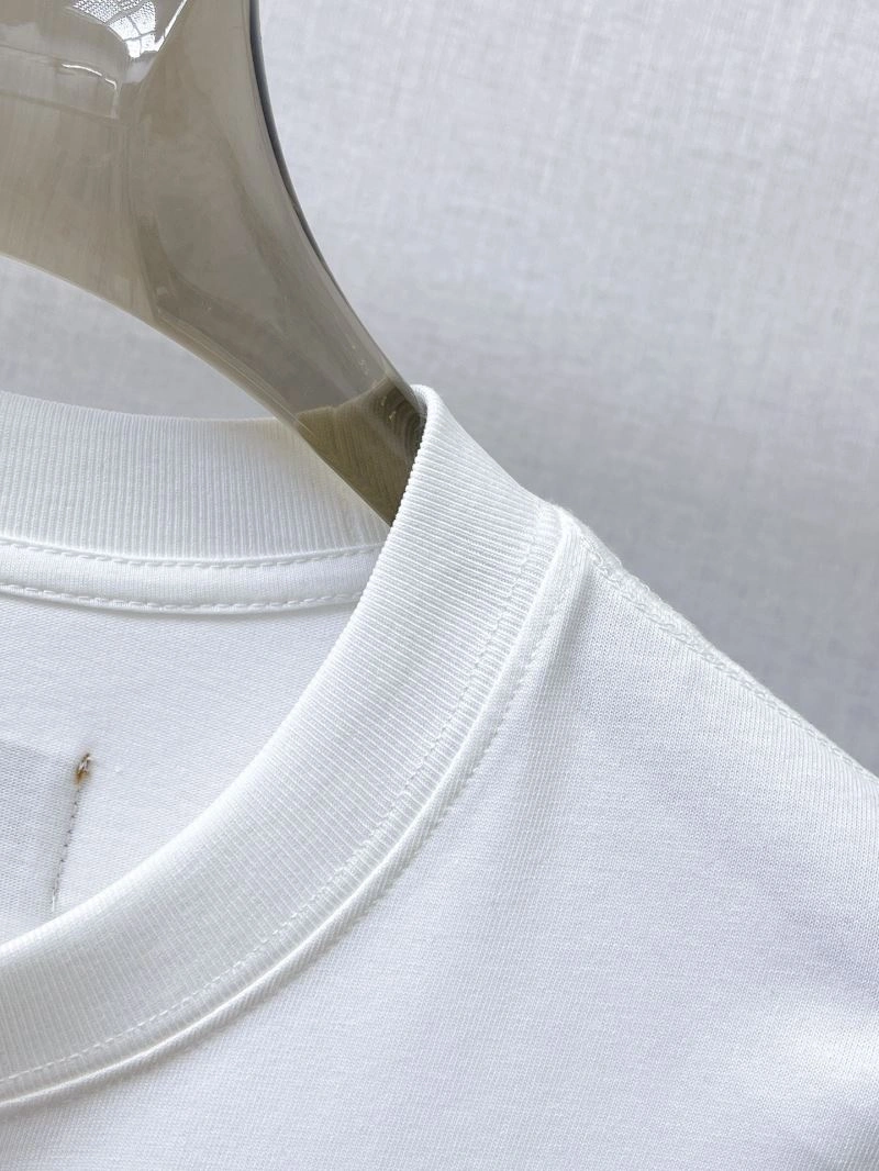 Flexible Louis Vuitton T-Shirts 132361