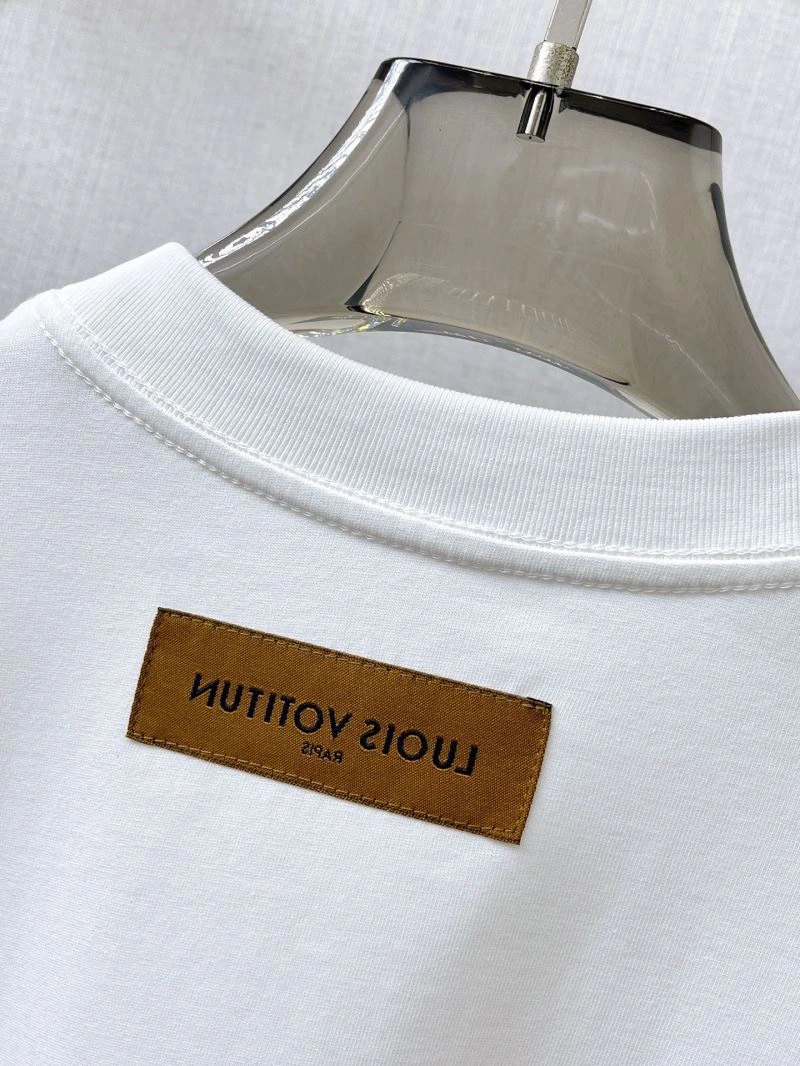 Sustainable Louis Vuitton T-Shirts 132360