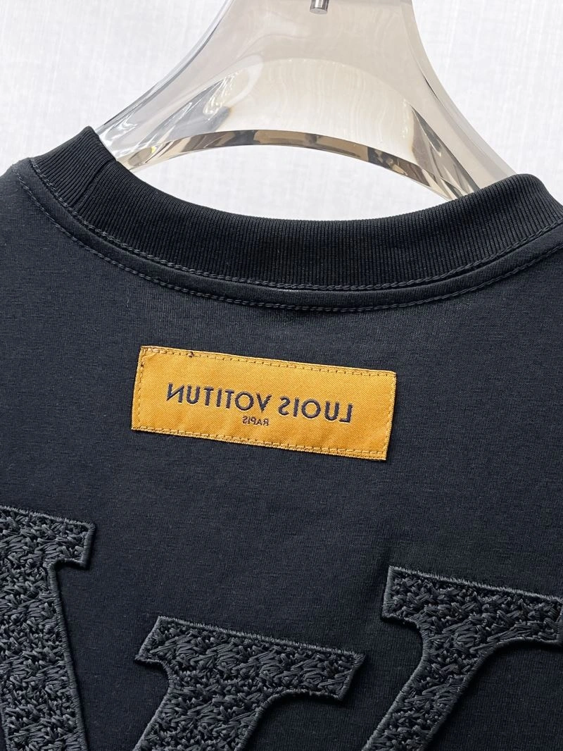 Louis Vuitton T-Shirts Minimalist 132339