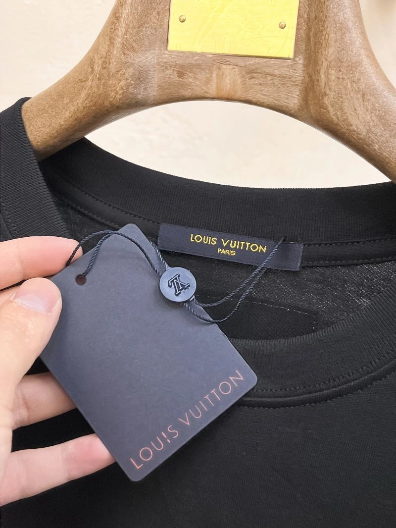 Premium Louis Vuitton T-Shirts 132329