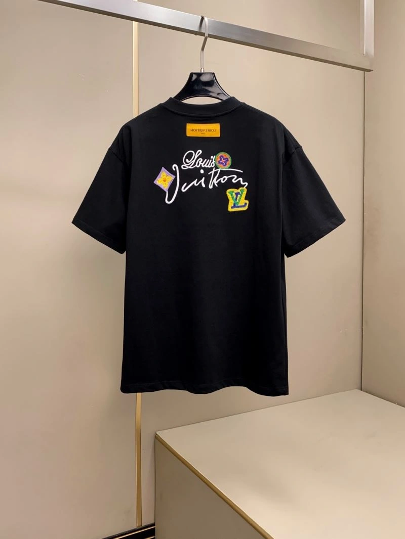 Snug Louis Vuitton T-Shirts 132334