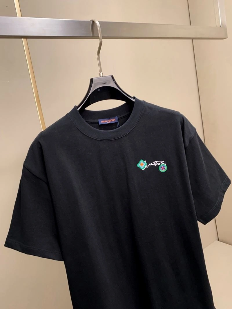 Snug Louis Vuitton T-Shirts 132334