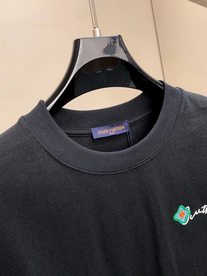 Snug Louis Vuitton T-Shirts 132334