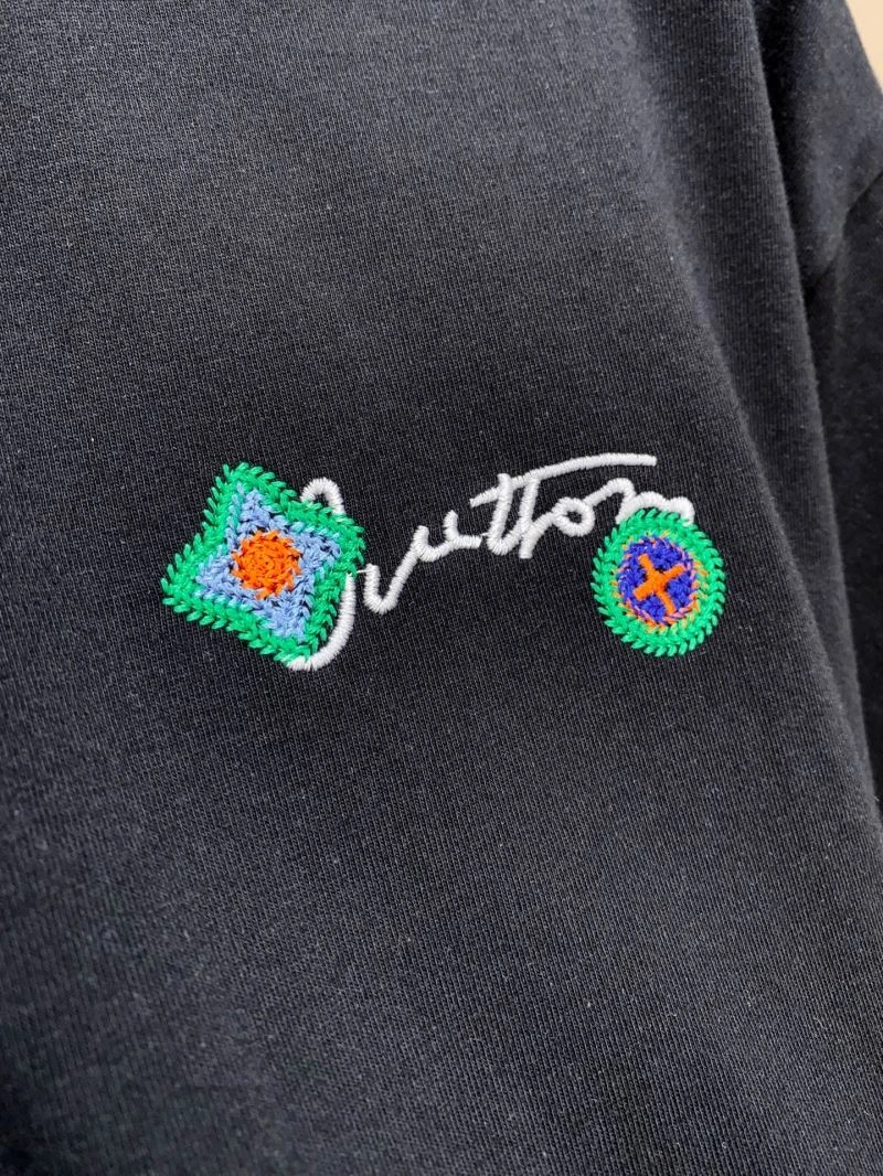Snug Louis Vuitton T-Shirts 132334