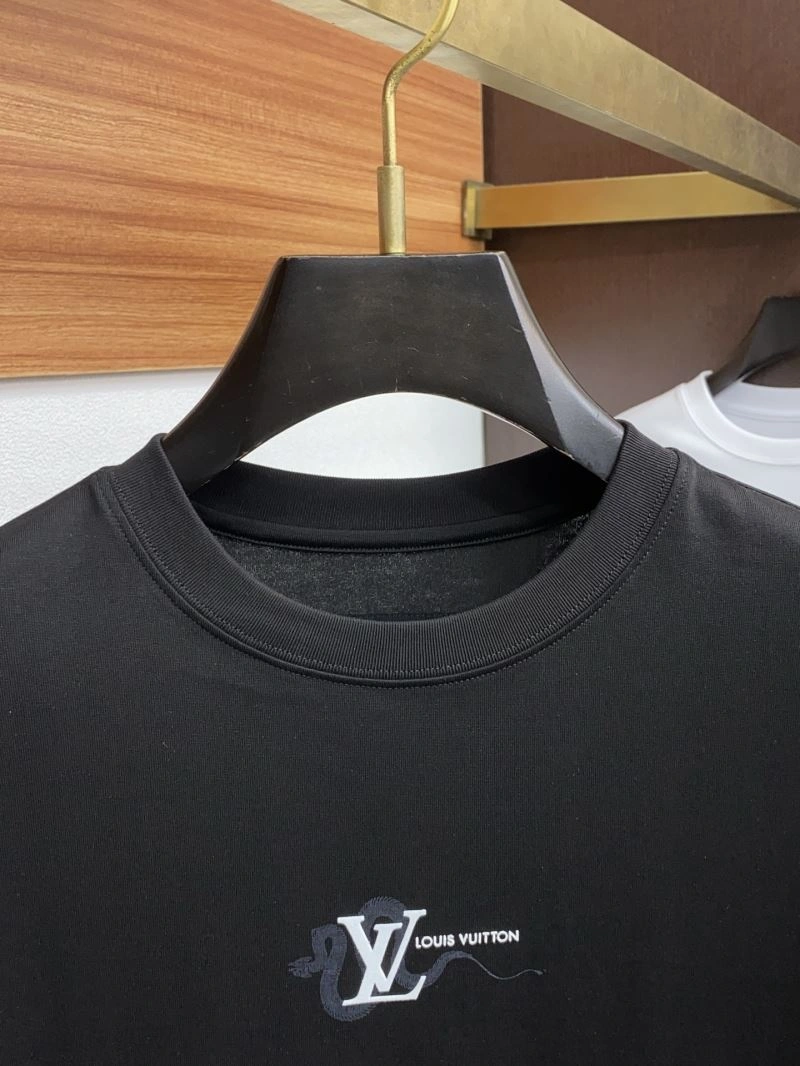 Lightweight Louis Vuitton T-Shirts 132345