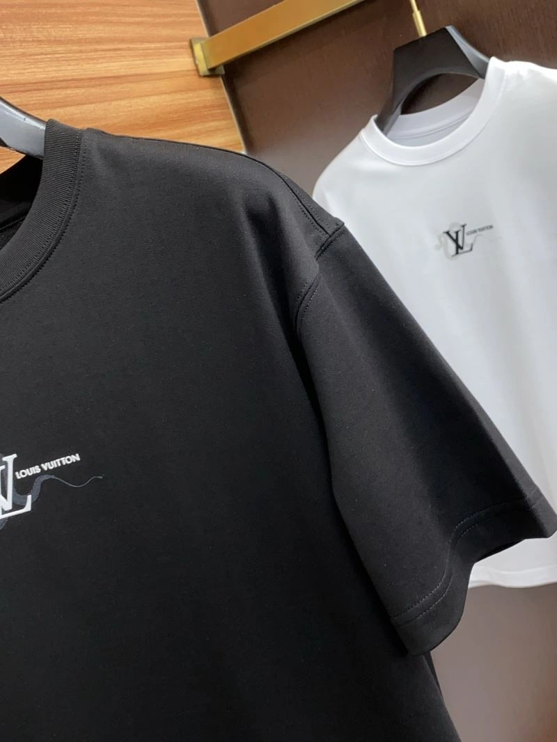 Lightweight Louis Vuitton T-Shirts 132345