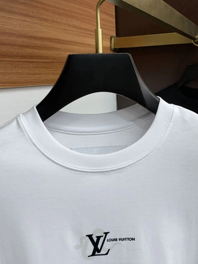 Louis Vuitton T-Shirts Versatile 132335