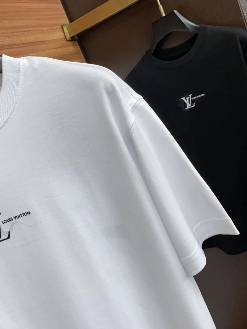 Louis Vuitton T-Shirts Versatile 132335