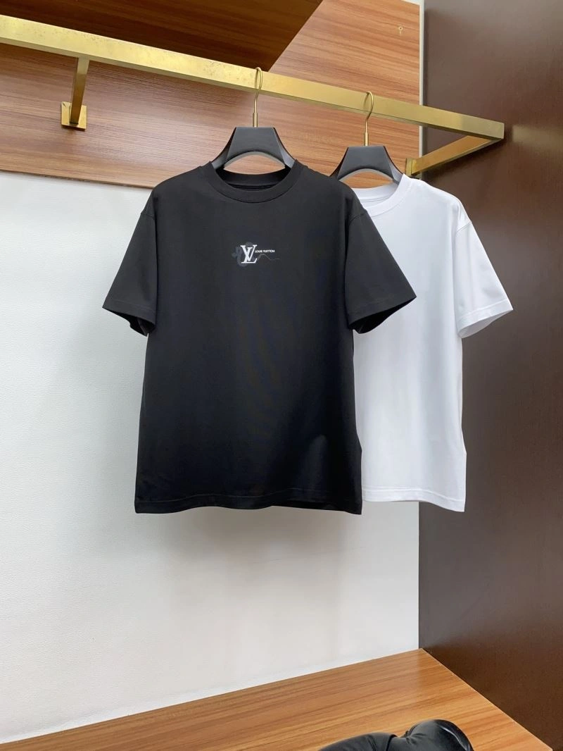 Louis Vuitton T-Shirts Versatile 132335