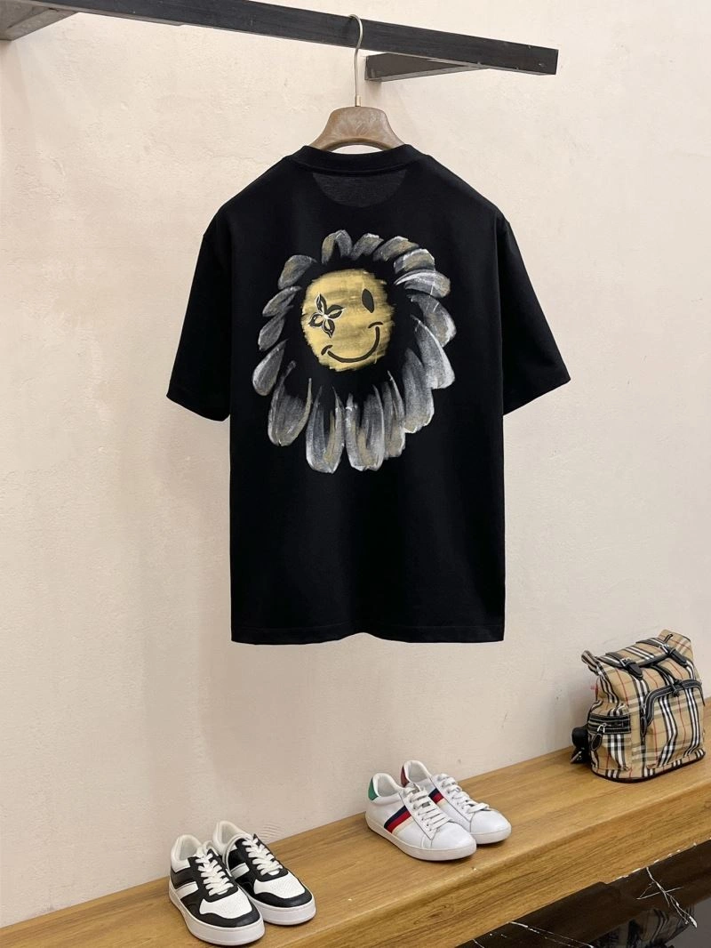 Sustainable Louis Vuitton T-Shirts 132325