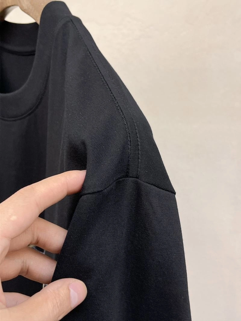 Sustainable Louis Vuitton T-Shirts 132325