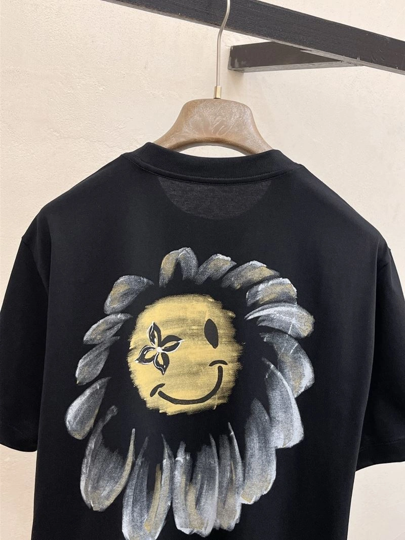 Sustainable Louis Vuitton T-Shirts 132325